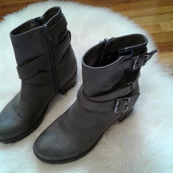 White Mountain Booties - Picture 2 of 5